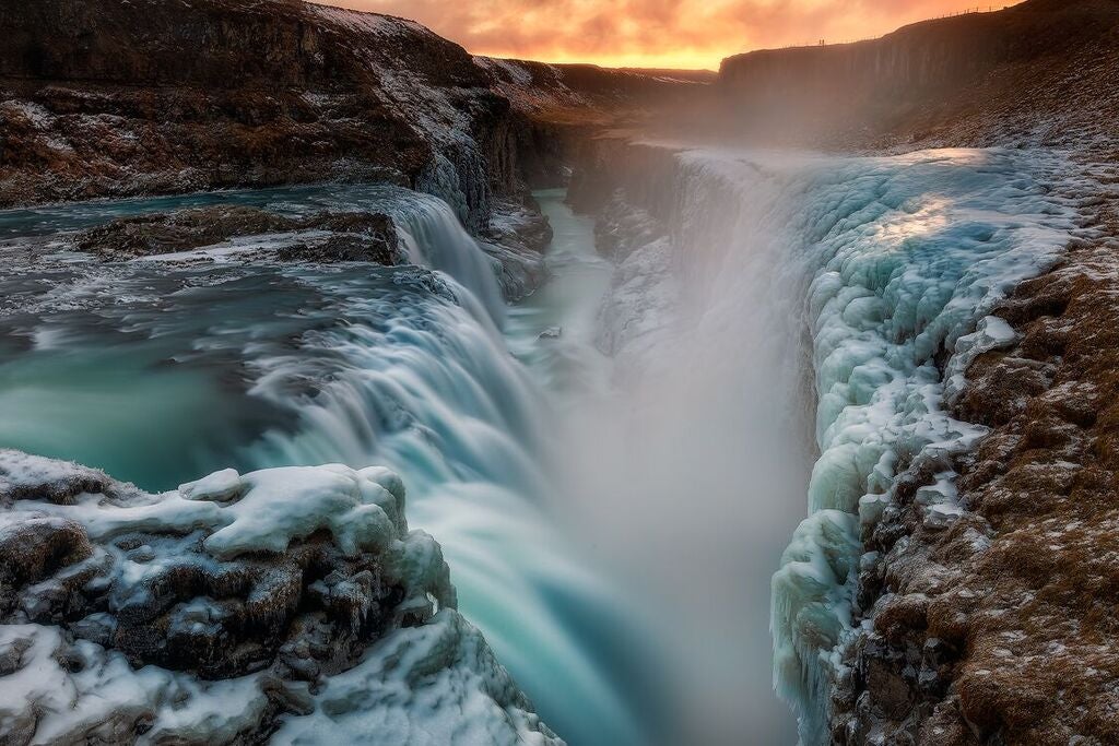 Wodospad Gullfoss to idealne miejsce na robienie zdjęć na Islandii.