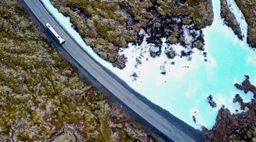 レイキャネス半島のドラマチックな溶岩の台地を車窓から眺めながらブルーラグーンに行ってみませんか？