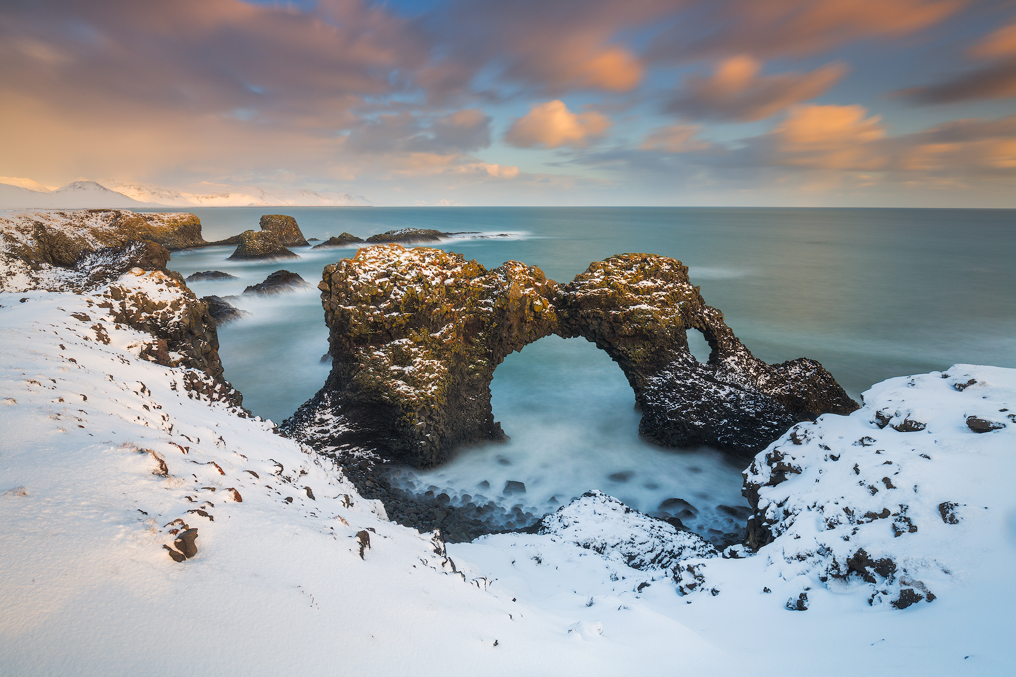 Einwöchiges Nordlichter-Winterpaket mit Eishöhlen und Nationalparks